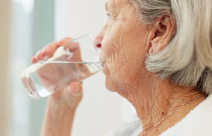 High temperatures pose a significant health challenge for the entire population, but their effects can be particularly serious for people living with Alzheimer’s disease.